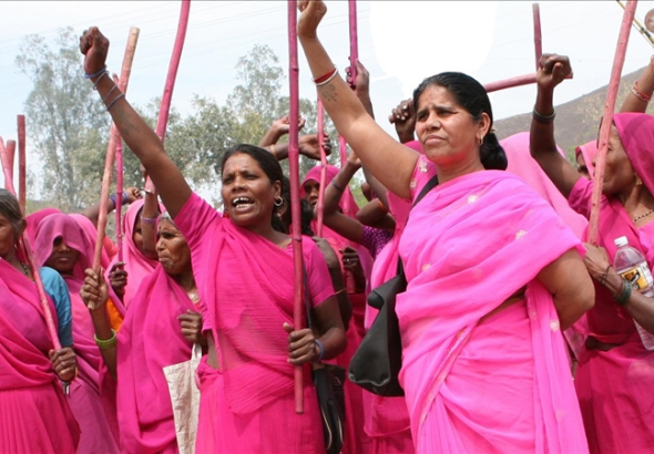 Hindistan-pembe-kadın-çete
